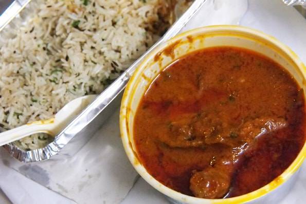 ジーラライス(クミン入りご飯)とカレー(バターチキンかな？)