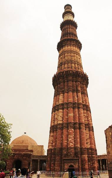 インド・デリー観光3【 長ぁ〜い塔】世界遺産「クトゥブ・ミナール(Qutb Minar)」