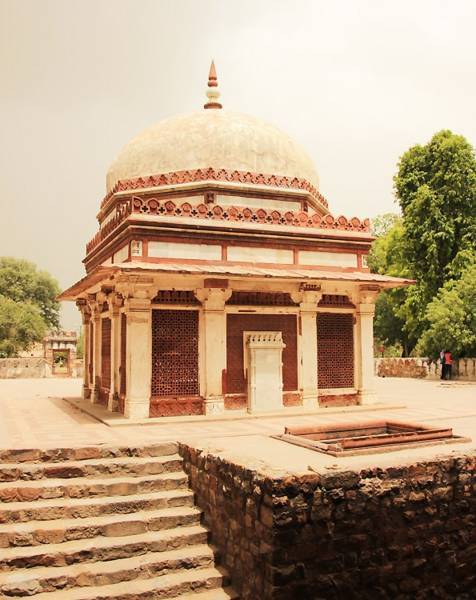 インド・デリー観光3【 長ぁ〜い塔】世界遺産「クトゥブ・ミナール(Qutb Minar)」