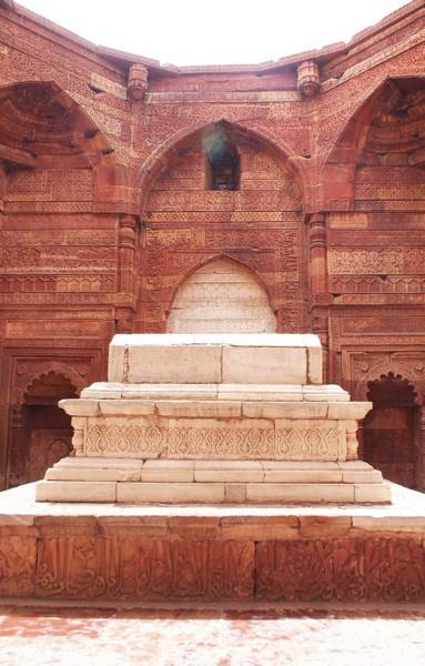 インド・デリー観光3【 長ぁ〜い塔】世界遺産「クトゥブ・ミナール(Qutb Minar)」