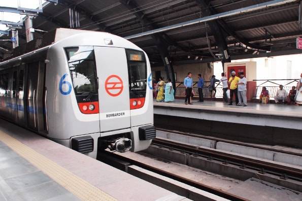 インド・デリーの電車の駅