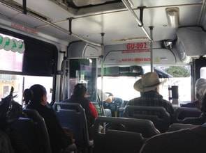 グアナファトのバスターミナルから街へバスで移動