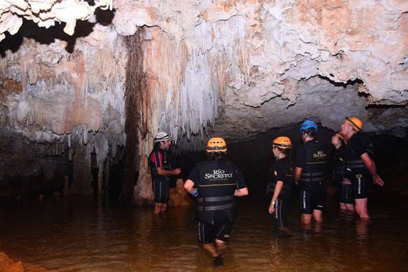 メキシコ・カンクンのセノーテ・リオセクレト(Rio Secreto)